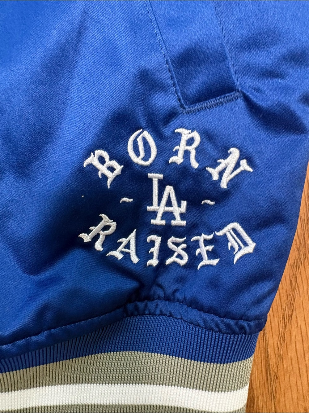 Born and Raised x Mitchell & Ness Los Angeles Dodgers Satin Jacket size Medium - Picture 7 of 8